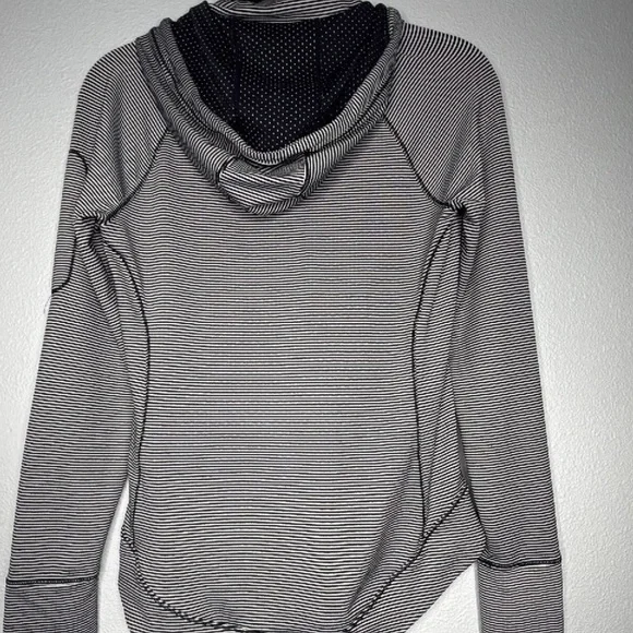 Athleta Women's heavenly hail navy Stripe Hoodie size XS - Picture 3 of 4